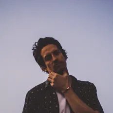 Bonomi: песни, клипы, биография, даты выступлений и многое другое.