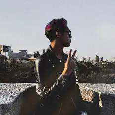 聆聽 Miraie、觀看音樂影片、閱讀小傳、查看巡演日期等！