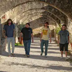 Saltwater Slide을(를) 듣고, 뮤직 비디오를 보고, 약력을 읽고, 투어 일정 등을 확인하세요!