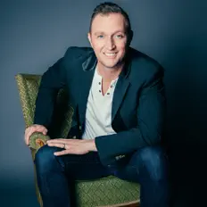 Doug Andersonを聴いたり、ミュージックビデオを鑑賞したり、経歴やツアー日程などを確認したりしましょう！