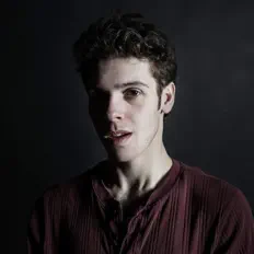 Écoutez Lucas Tennen, regardez des vidéoclips, lisez la biographie, consultez les dates de tournée et plus encore !
