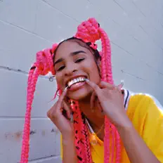 Luister naar pinkcaravan!, bekijk muziekvideo's, lees de bio, bekijk de tourdata, en meer!