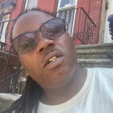 聆聽 Rep、觀看音樂影片、閱讀小傳、查看巡演日期等！