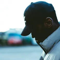 Romio을(를) 듣고, 뮤직 비디오를 보고, 약력을 읽고, 투어 일정 등을 확인하세요!