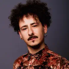 Ouve Carlos Aller, vê vídeos de música, lê a biografia, vê as datas da digressão e muito mais!