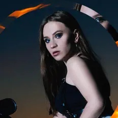 R.O.M.M.A सुनें, म्यूज़िक वीडियो देखें, बायो पढ़ें, दौरे की तारीखें और बहुत कुछ देखें!