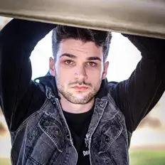 Ouça X3NO, assista a videoclipes, leia a biografia, veja as datas das turnês e mais!