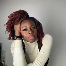 聆聽 Trima、觀看音樂影片、閱讀小傳、查看巡演日期等！