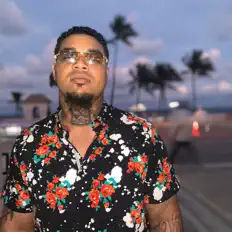 Escucha a KERMM, mira videos musicales, lee su biografía, consulta las fechas de las gira y más.