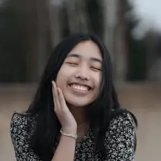 Hör dir Vanisa Khamkhosy an, schau dir Musikvideos an, lies die Biografie, finde Tourdaten und mehr!