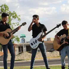 Dengarkan Grupo Reyes Sin Corona, tonton video musik, baca bio, lihat tanggal tur & lainnya!