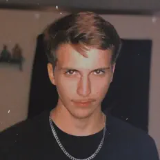 Posłuchaj wykonawcy Lil Roze, obejrzyj teledyski, przeczytaj biografię, zobacz daty tras koncertowych i nie tylko!