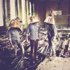 Parlez-vous anglais ?을(를) 듣고, 뮤직 비디오를 보고, 약력을 읽고, 투어 일정 등을 확인하세요!