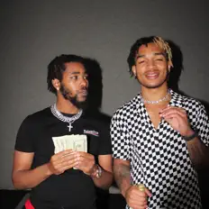 聆聽 Gyb、觀看音樂影片、閱讀小傳、查看巡演日期等！