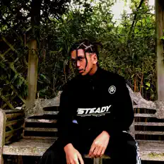 Dengarkan Saint, tonton video musik, baca bio, lihat tanggal tur & lainnya!