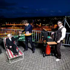 Posłuchaj wykonawcy Portobello, obejrzyj teledyski, przeczytaj biografię, zobacz daty tras koncertowych i nie tylko!