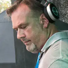 Écoutez James Bidwell, regardez des vidéoclips, lisez la biographie, consultez les dates de tournée et plus encore !