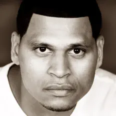 Posłuchaj wykonawcy Ray Sr, obejrzyj teledyski, przeczytaj biografię, zobacz daty tras koncertowych i nie tylko!