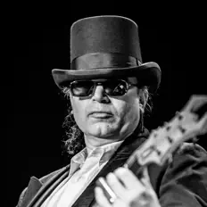 Hitman Blues Band을(를) 듣고, 뮤직 비디오를 보고, 약력을 읽고, 투어 일정 등을 확인하세요!