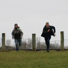 Ouve Absurda, vê vídeos de música, lê a biografia, vê as datas da digressão e muito mais!