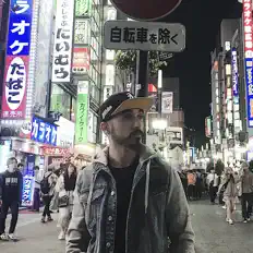 聆聽 Neil Chin、觀看音樂影片、閱讀小傳、查看巡演日期等！