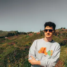 Ascolta Arman George, guarda video musicali, leggi la biografia, vedi le date del tour & altro!