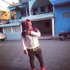 Hf la Mancha을(를) 듣고, 뮤직 비디오를 보고, 약력을 읽고, 투어 일정 등을 확인하세요!