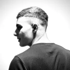 Hör dir Rollie an, schau dir Musikvideos an, lies die Biografie, finde Tourdaten und mehr!