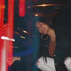 聆聽 MEL、觀看音樂影片、閱讀小傳、查看巡演日期等！