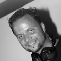 DJ Mmm... dinle, müzik videolarını izle, biyografisini oku, tur tarihlerini ve daha fazlasını gör!