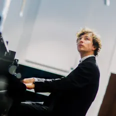 Dengarkan Mikhail Mordvinov, tonton video musik, baca bio, lihat tanggal tur & lainnya!