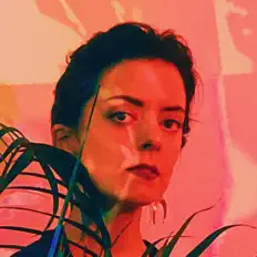 Luister naar Pierced, bekijk muziekvideo's, lees de bio, bekijk de tourdata, en meer!