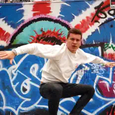 Hör dir Leo M an, schau dir Musikvideos an, lies die Biografie, finde Tourdaten und mehr!