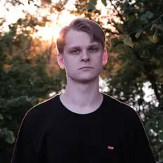 cold August을(를) 듣고, 뮤직 비디오를 보고, 약력을 읽고, 투어 일정 등을 확인하세요!