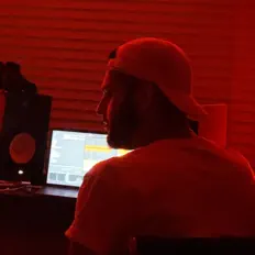 收听 Ruchir、观看音乐视频、阅读小传、查看巡演日期等 ！