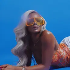 Ascolta Destinee, guarda video musicali, leggi la biografia, vedi le date del tour & altro!
