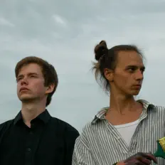 Dengarkan Old Akai, tonton video musik, baca bio, lihat tanggal tur & lainnya!