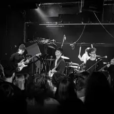 聆聽 Charlie Whack、觀看音樂影片、閱讀小傳、查看巡演日期等！
