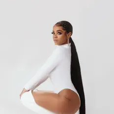 收听 Nina-Symone、观看音乐视频、阅读小传、查看巡演日期等 ！