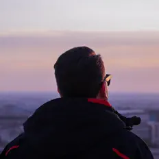 Muper dinle, müzik videolarını izle, biyografisini oku, tur tarihlerini ve daha fazlasını gör!