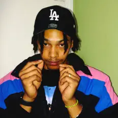 Ascolta rrrroyalty, guarda video musicali, leggi la biografia, vedi le date del tour & altro!