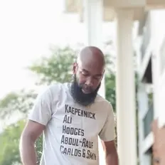 聆聽 Rhymbuk、觀看音樂影片、閱讀小傳、查看巡演日期等！