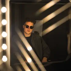 Dane सुनें, म्यूज़िक वीडियो देखें, बायो पढ़ें, दौरे की तारीखें और बहुत कुछ देखें!