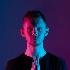 Luister naar MAKS, bekijk muziekvideo's, lees de bio, bekijk de tourdata, en meer!