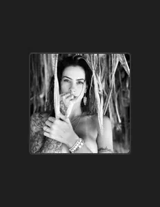 Escucha a NAAJA, mira videos musicales, lee su biografía, consulta las fechas de las gira y más.