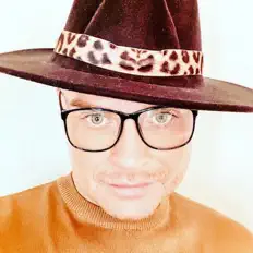 James Lee을(를) 듣고, 뮤직 비디오를 보고, 약력을 읽고, 투어 일정 등을 확인하세요!