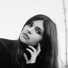 收听 Nina Vasu、观看音乐视频、阅读小传、查看巡演日期等 ！