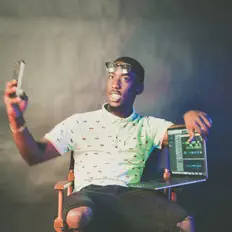 Sneakytreを聴いたり、ミュージックビデオを鑑賞したり、経歴やツアー日程などを確認したりしましょう！