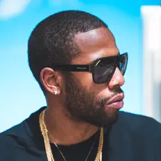 聆聽 D4 Music、觀看音樂影片、閱讀小傳、查看巡演日期等！