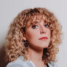 Ouve Lauren Housley, vê vídeos de música, lê a biografia, vê as datas da digressão e muito mais!